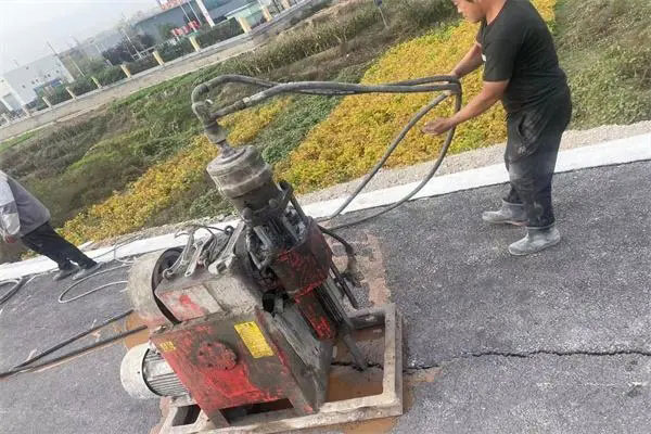 黑龙江马路面下沉注浆加固